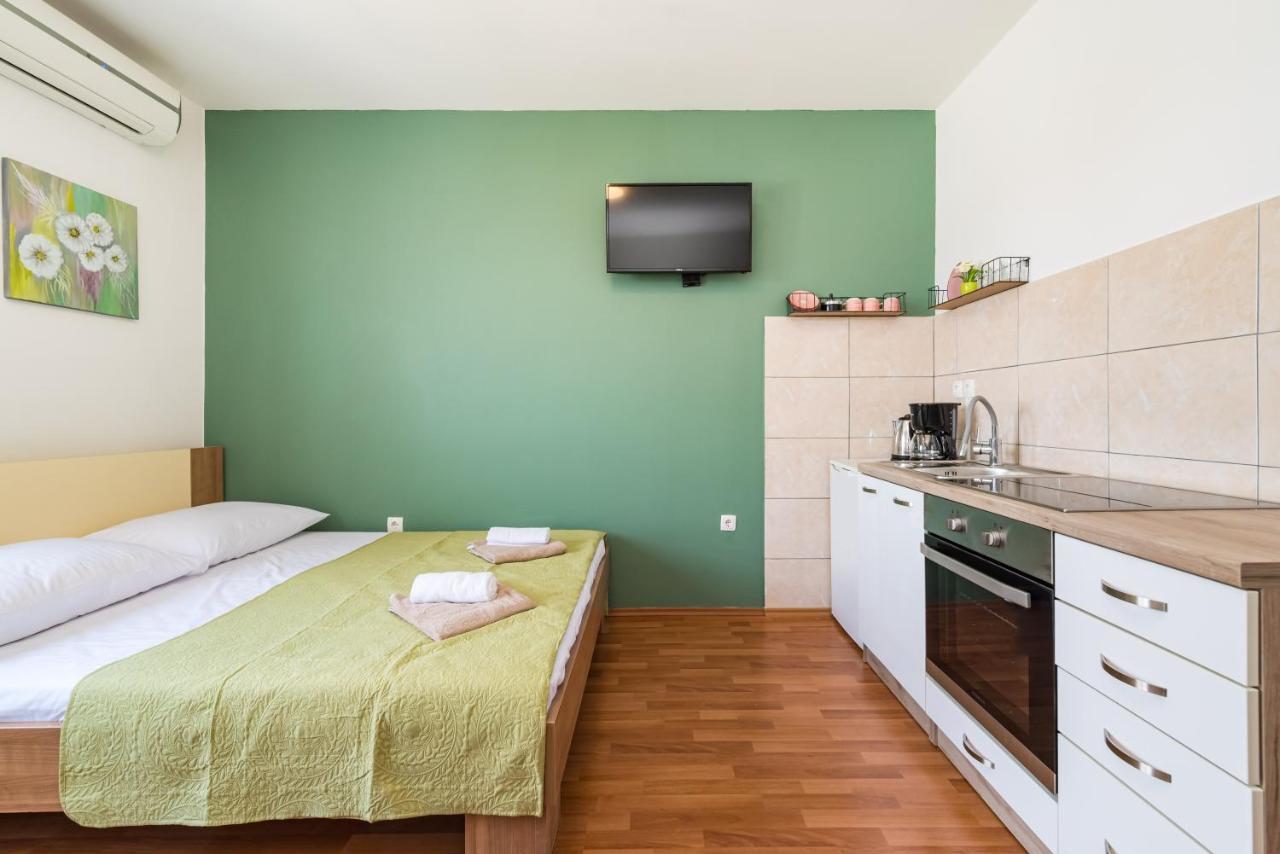 Studio And Rooms Zadar City Wall Exterior photo